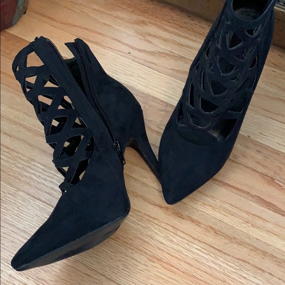 Cleopatra Black Suede Heel, size 6.5, side zipper - Picture 6 of 10